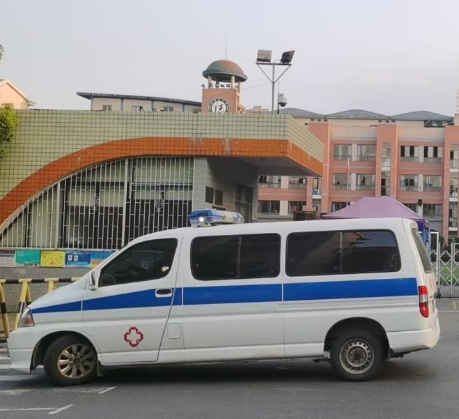 禅城救护车出租护送骨折病人一公里多少钱